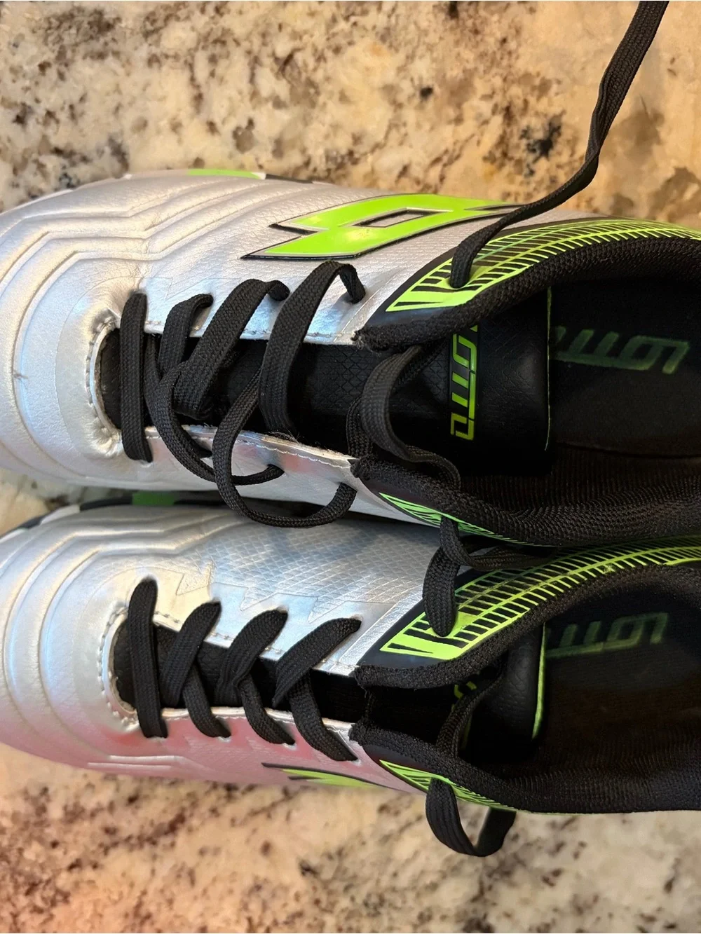 Indoor Turf Soccer Cleats LOTTO Kids Roma 500 Soccer Shoes - Sz 2 (kids / youth)